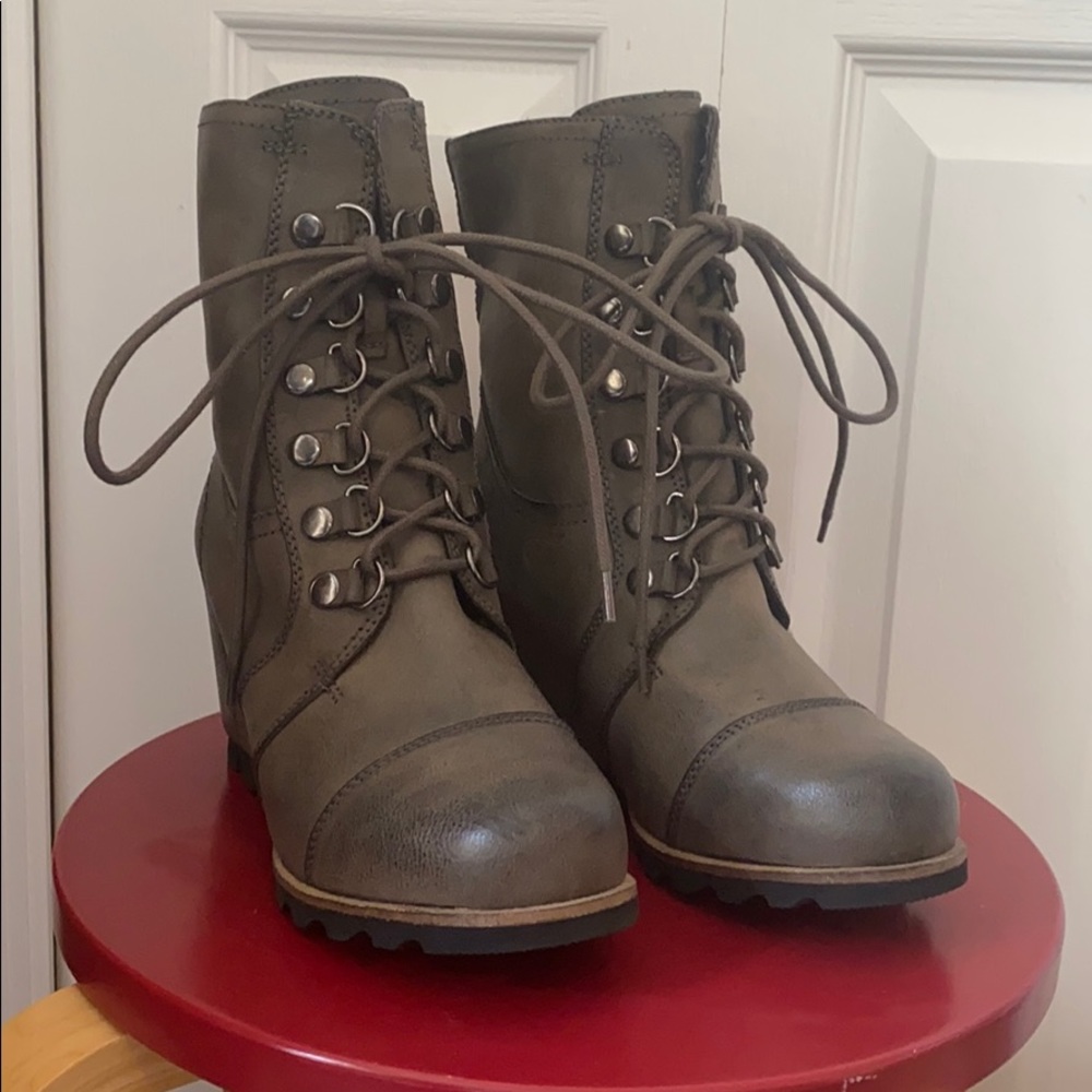 NWOT Merona Highheel boot size 6.5 color khaki